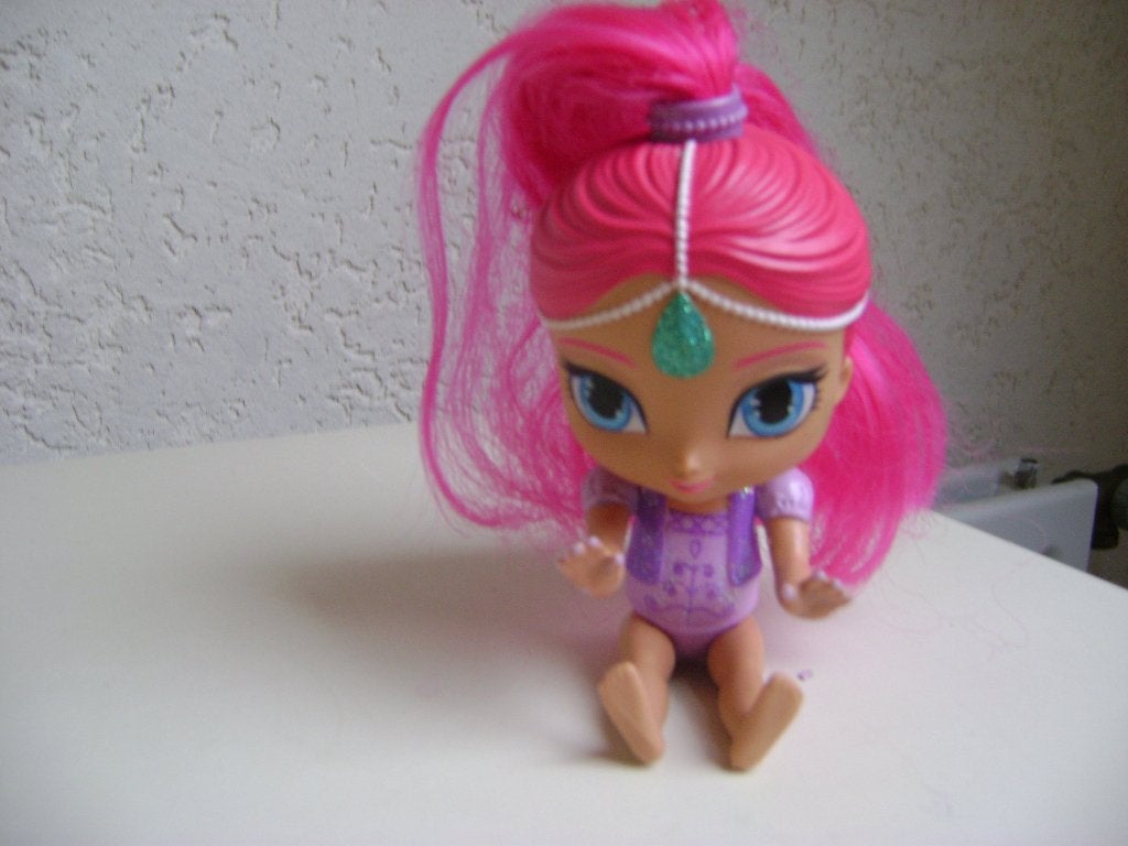 leuk popje van mattel met lang roze haar en vast pakje aan, Ophalen of Verzenden, Zo goed als nieuw, Overige typen