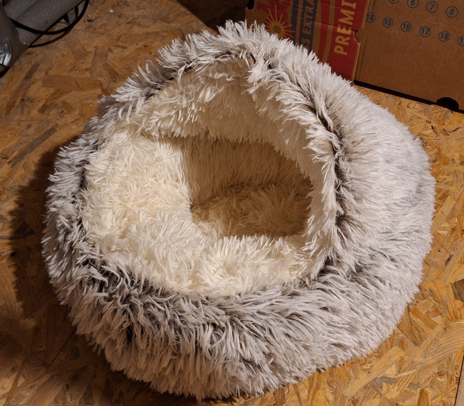 Fluffy mand voor hond of kat, Ophalen of Verzenden, Zo goed als nieuw, Pluche