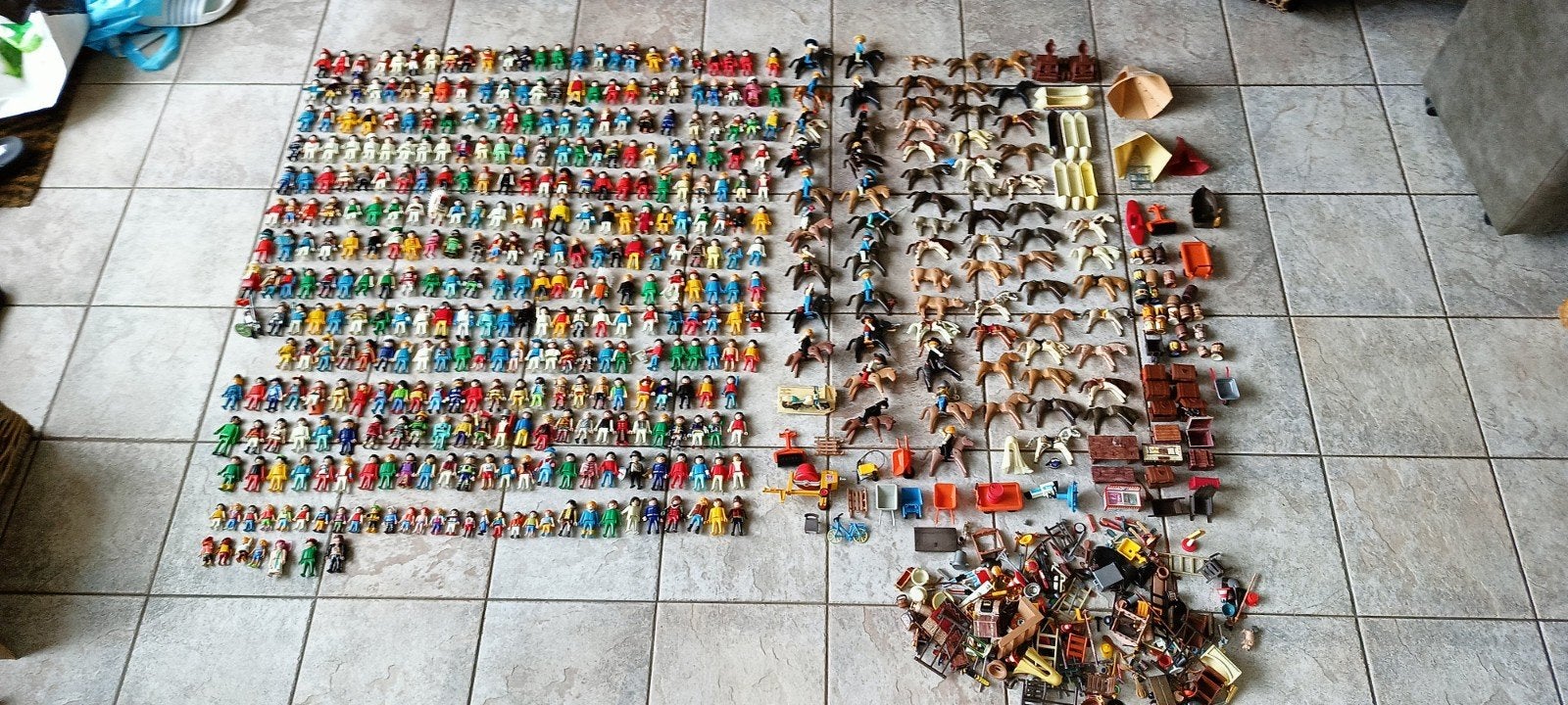 Grote collectie Playmobil poppetjes en accessoires, Ophalen of Verzenden, Gebruikt, Complete set, Figuren
