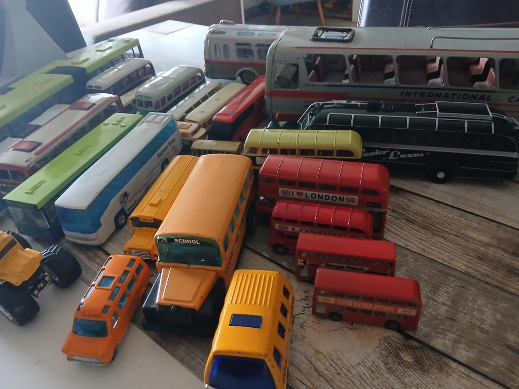 Verzameling modelbussen, Ophalen of Verzenden, Zo goed als nieuw, 1:50 of kleiner, Overige merken