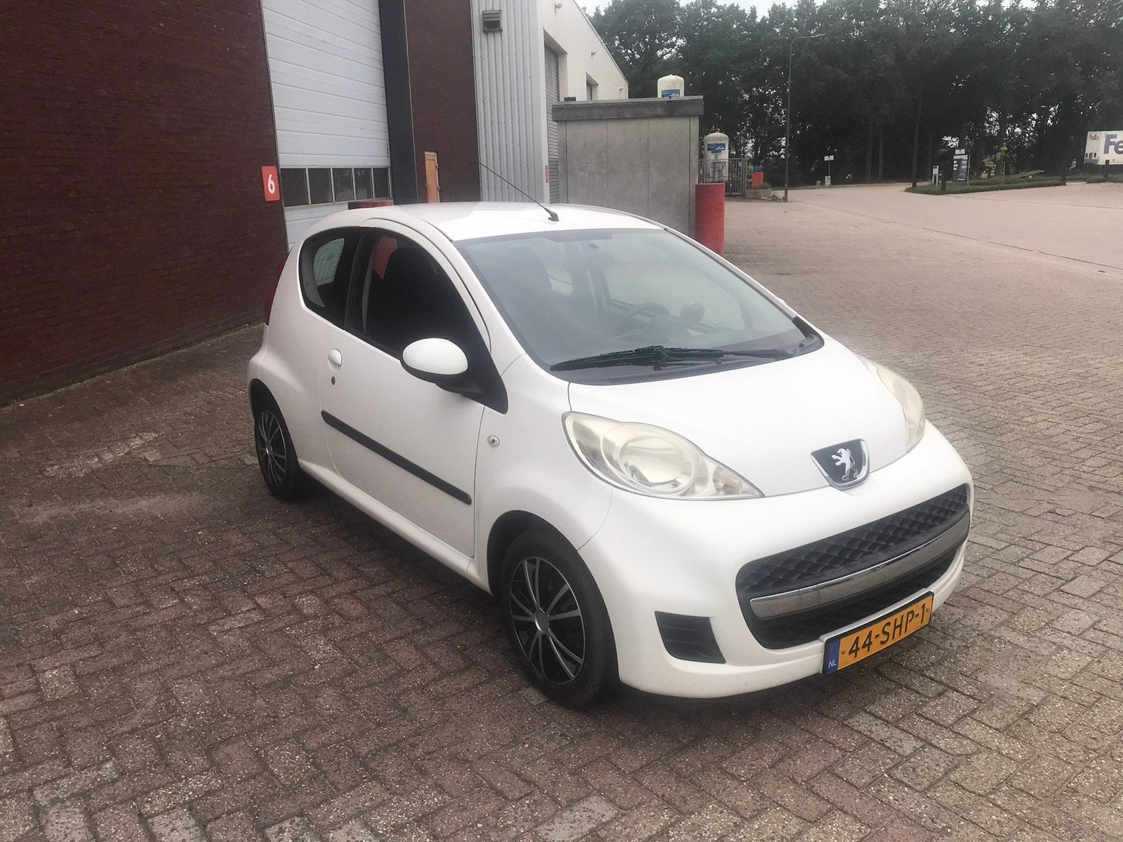 Peugeot 107 1.0 12V E-vti 68PK 3DR 2011 Wit, Auto's, Voorwielaandrijving, 4 stoelen, Origineel Nederlands, Handgeschakeld