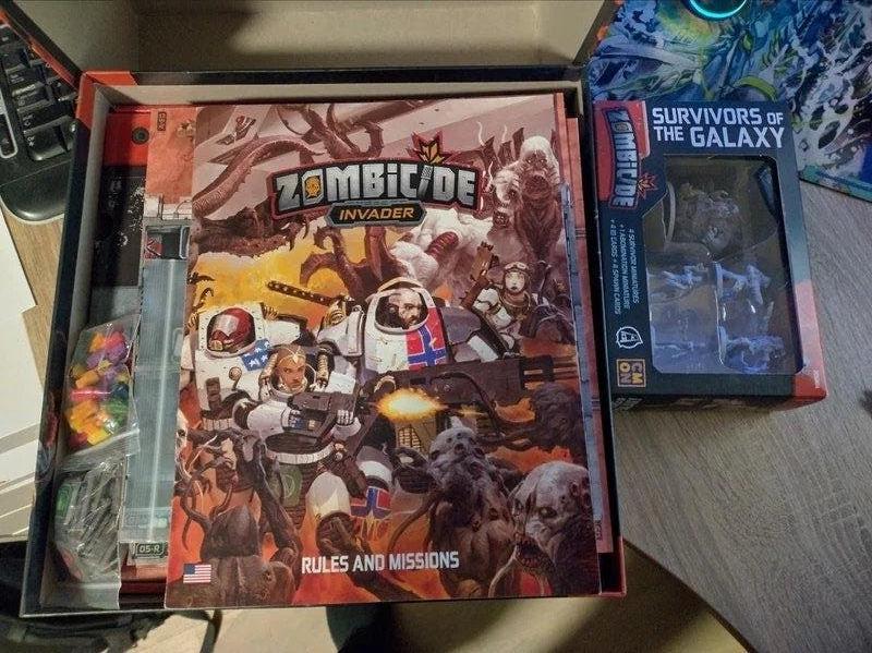 Cmon Zombicide Invader met expansion, Hobby en Vrije tijd, Gezelschapsspellen | Bordspellen, Ophalen of Verzenden, Zo goed als nieuw
