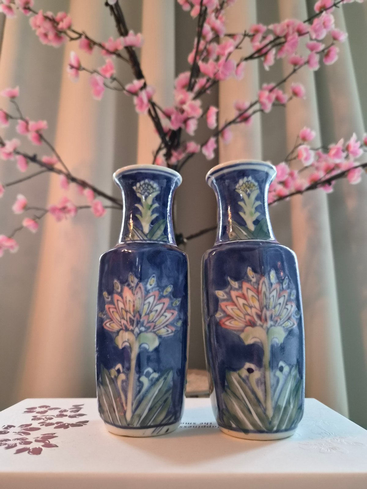2 plateel vaasjes chinoserie 18 hoog 7 dia, Ophalen of Verzenden