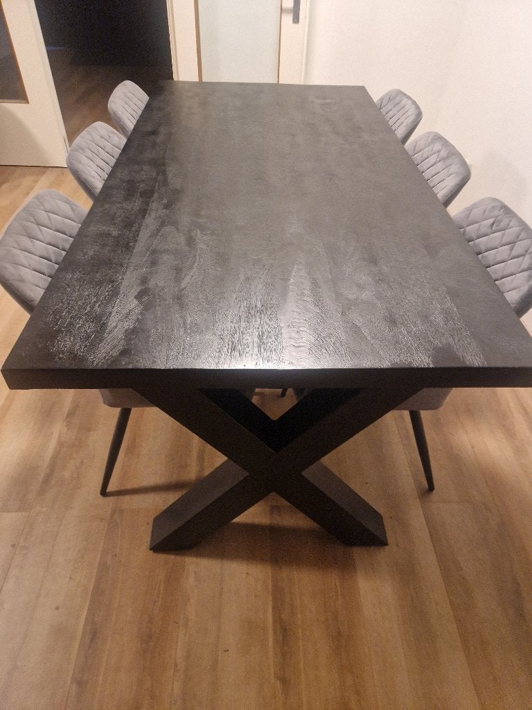 Foto 3 van Mooie mangohouten eettafel met 6 stoelen.