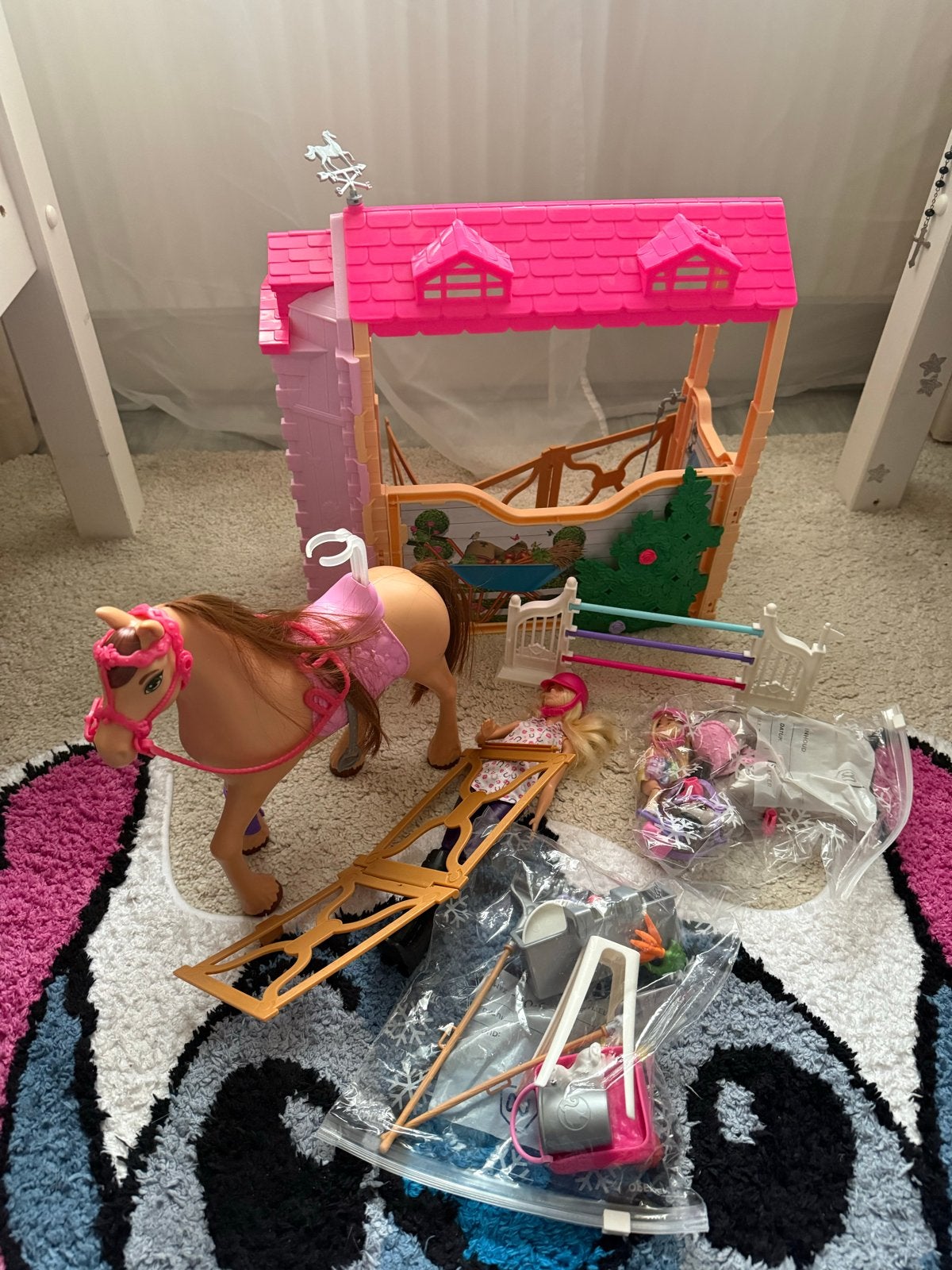 Barbie met paardenstal en accessoires, Ophalen of Verzenden, Gebruikt, Barbie