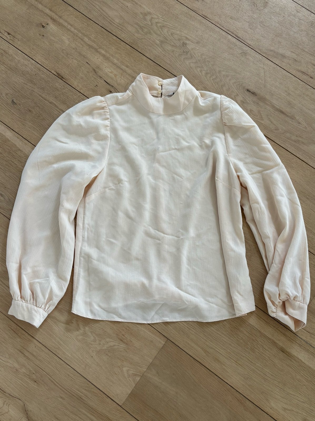 Blouse - Maat M - Merk MbyM - Crèmekleurige Elegante Top, Ophalen of Verzenden, Zo goed als nieuw, Maat 38/40 (M), Beige