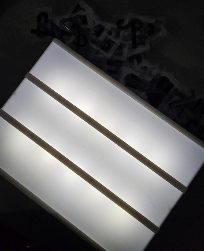 LED Lichtbak met letters - Decoratieve Lightbox, Kunststof, Ophalen of Verzenden, Zo goed als nieuw, Modern