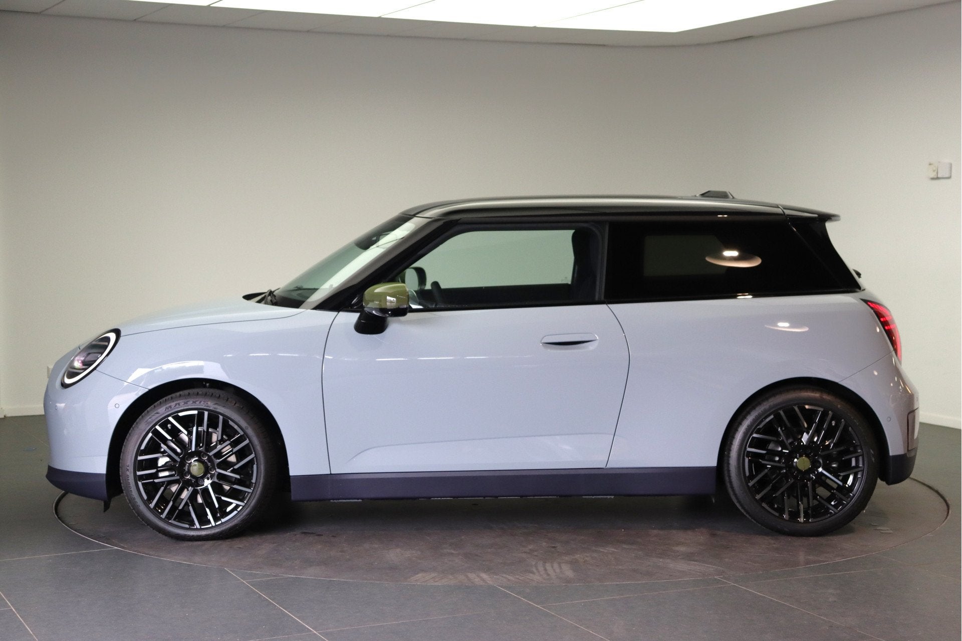 MINI Hatchback Cooper SE / Pakket XL / Panoramadak / JCW Spo, Dealer onderhouden, 4 stoelen, Leder en Stof, Mini Electric