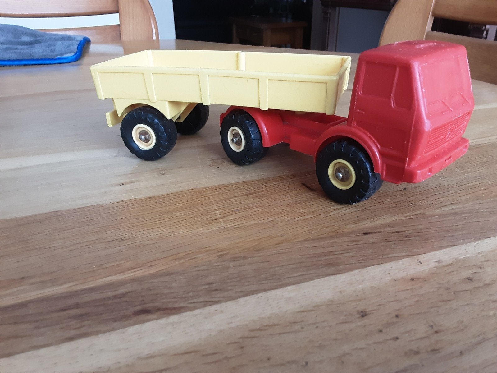Zeldzame Mercedes vrachtwagen van Plasto (Finland) 1/18, Ophalen of Verzenden, Gebruikt