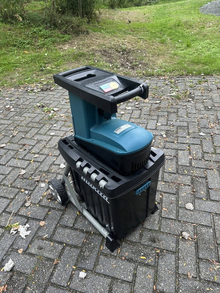 Makita Hakselaar - UD2500, Ophalen, Zo goed als nieuw, Makita, Met opvangbak