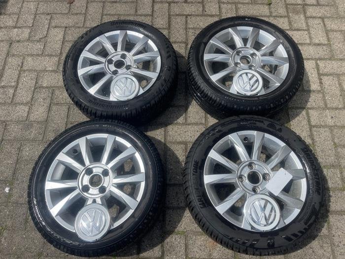 Sportvelgenset + banden van een Volkswagen UP, Auto-onderdelen, Banden en Velgen, Personenwagen, Gebruikt, 3 maanden garantie