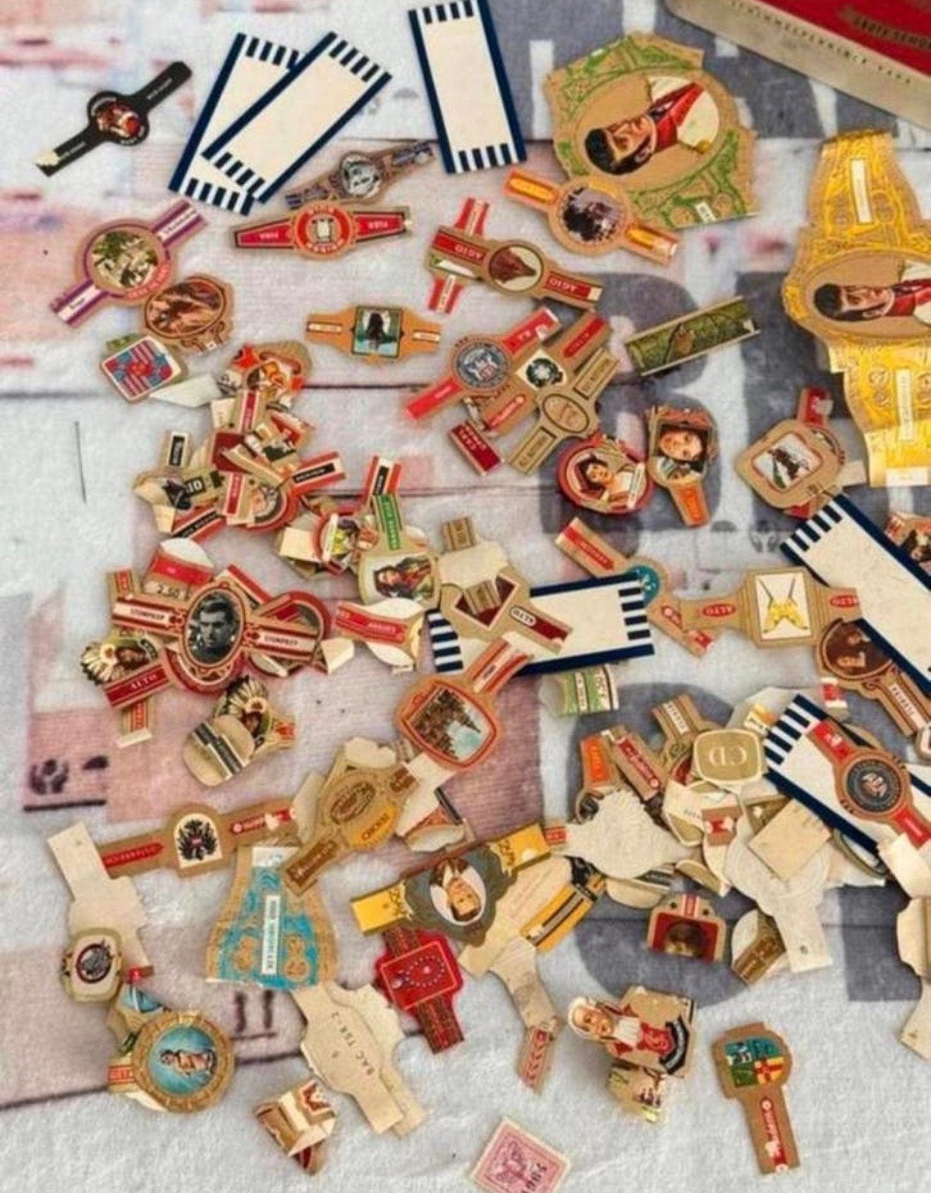Partij + 100 sigarenbandjes sigaren bandjes en blik vintage, Verzamelen, Rookartikelen, Aanstekers en Luciferdoosjes, Ophalen of Verzenden