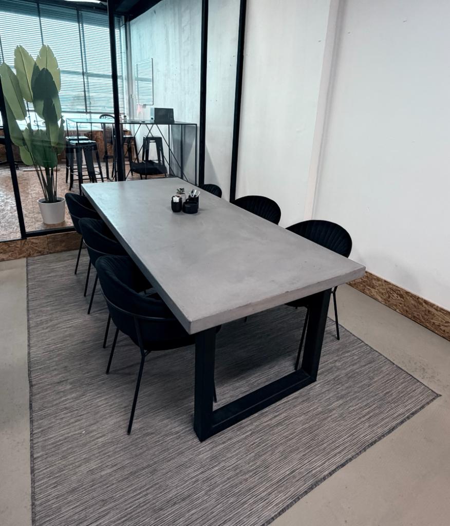 Betonlook eetkamer tafel (evt met stoelen), Ophalen, Zo goed als nieuw, Modern, 4 tot 6 stoelen