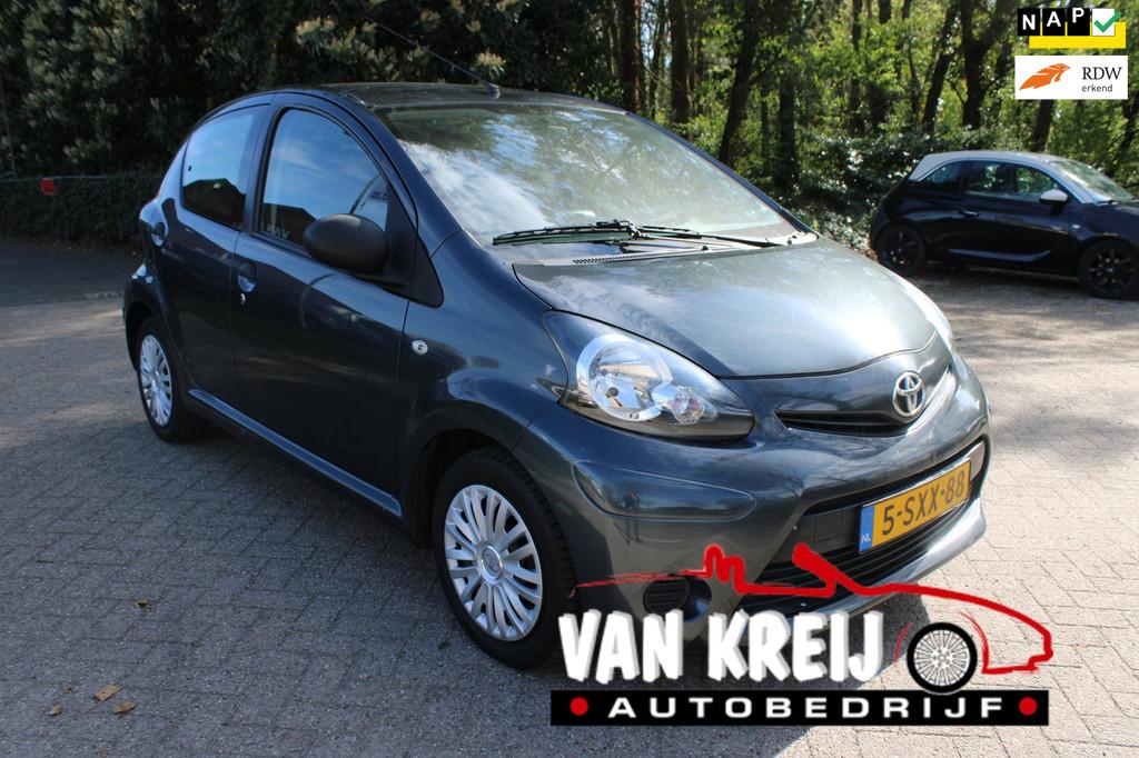 Toyota Aygo 1.0 VVT-i Now Navigatie, Airco, 5drs, nap, Voorwielaandrijving, Euro 5, Stof, Gebruikt