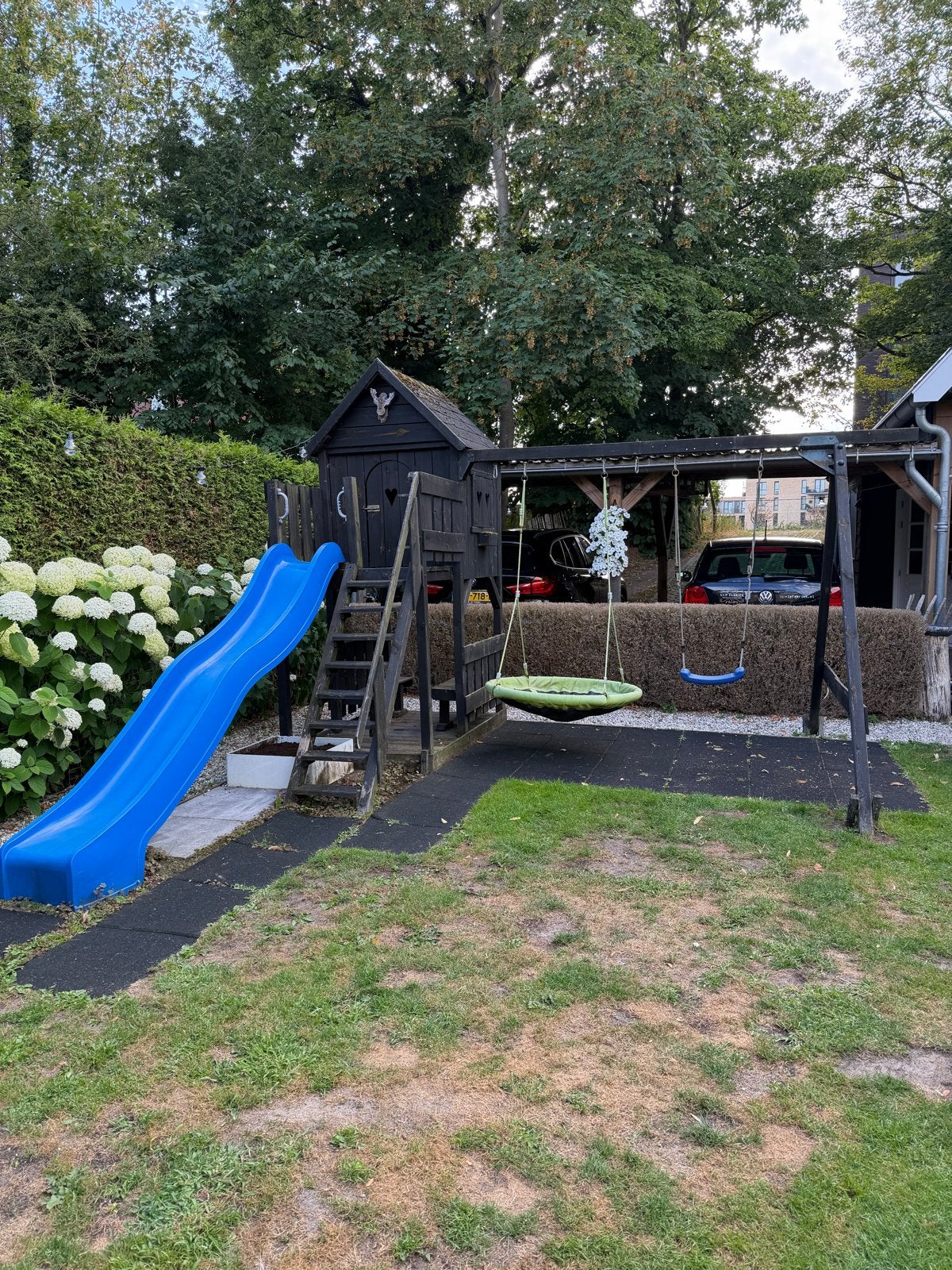Houten speeltoestel met glijbaan en schommels, Kinderen en Baby's, Speelgoed | Buiten | Speeltoestellen, Ophalen, Gebruikt, Schommel