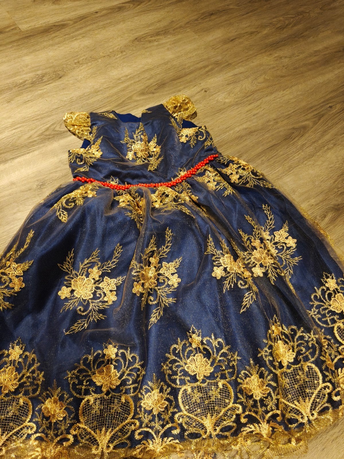 Prachtige Galajurk Blauw met Gouden Borduurwerk, Ophalen of Verzenden, Zo goed als nieuw, Onbekend, Meisje