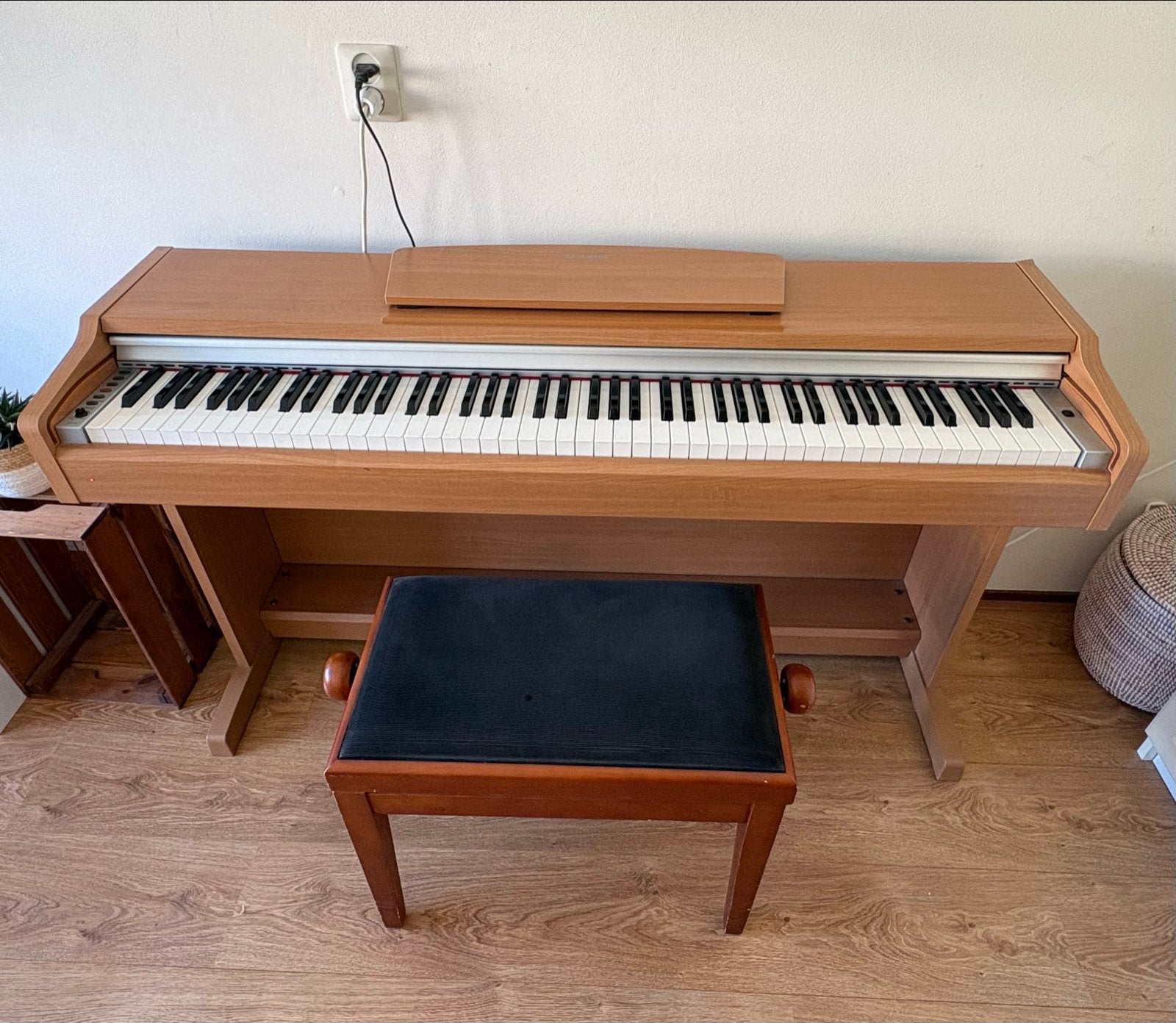 Yamaha YDP131 digitale piano met in hoogte verstelbare stoel, Muziek en Instrumenten, Piano's, Zo goed als nieuw, Piano, Bruin