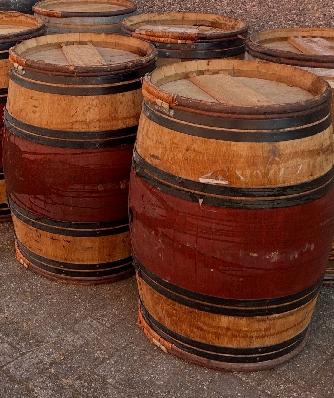 Houten wijnton vat met rode buik en zwarte hoepels, Ophalen, Hout, Gebruikt, Meerkleurig