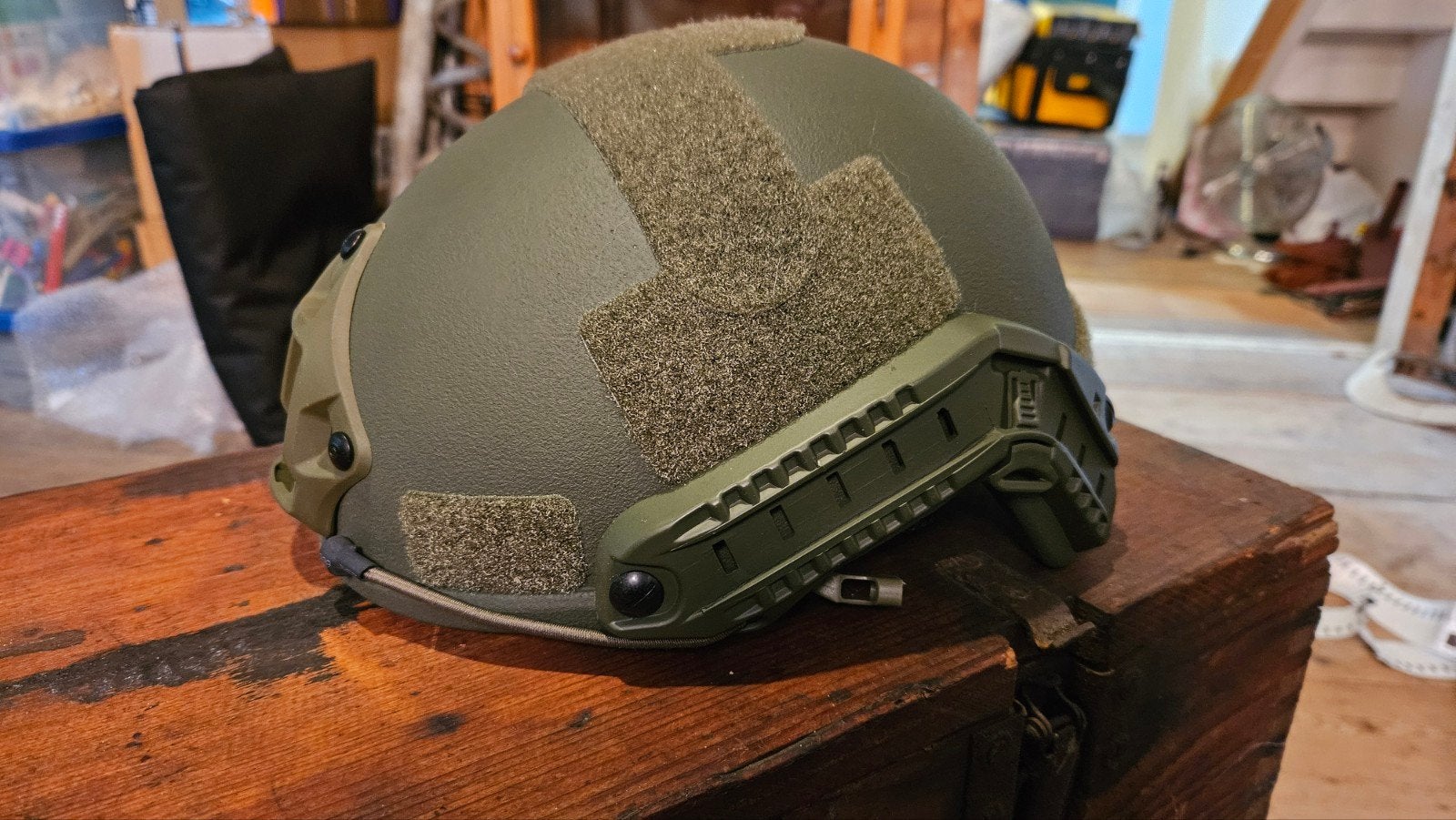 Tactische helm airsoft paintball inclusief schiet koptelefoo, Ophalen of Verzenden, Landmacht, Overige gebieden, Helm of Baret