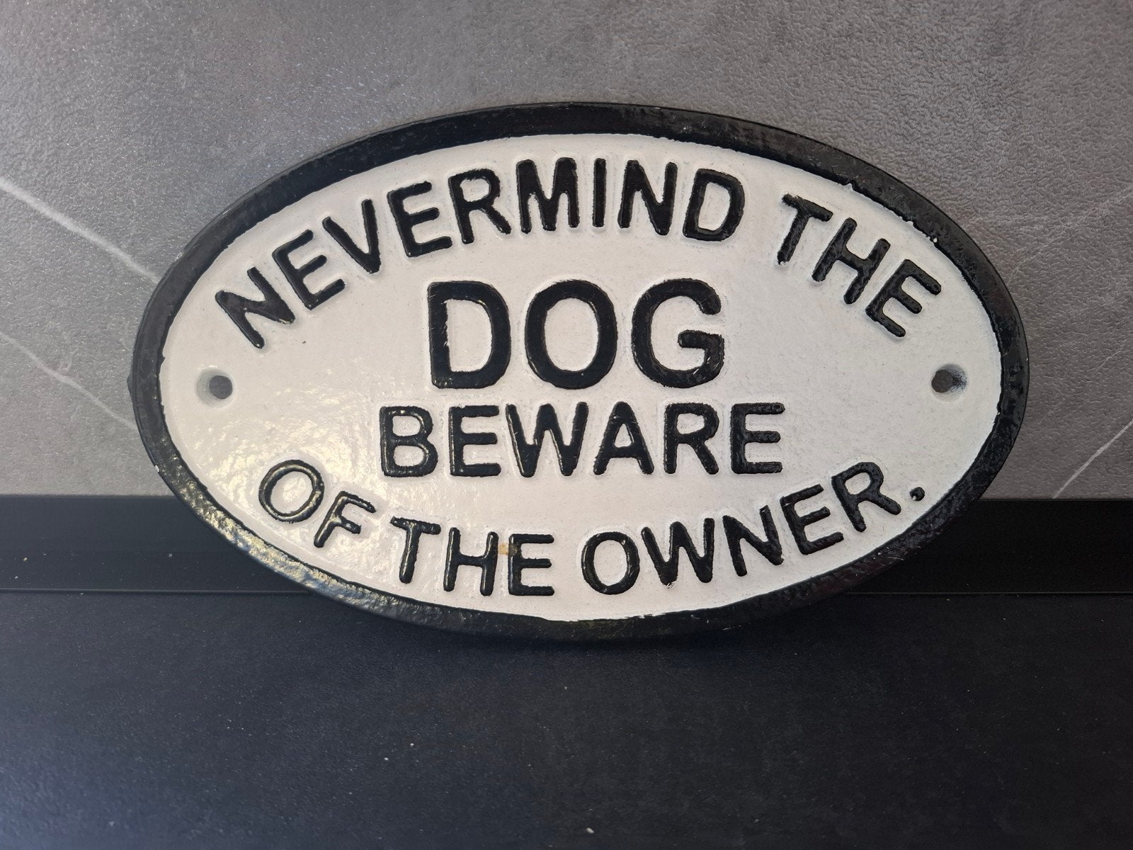 Gietijzeren bord 'Nevermind the dog beware of the owner', Antiek en Kunst, Ophalen of Verzenden