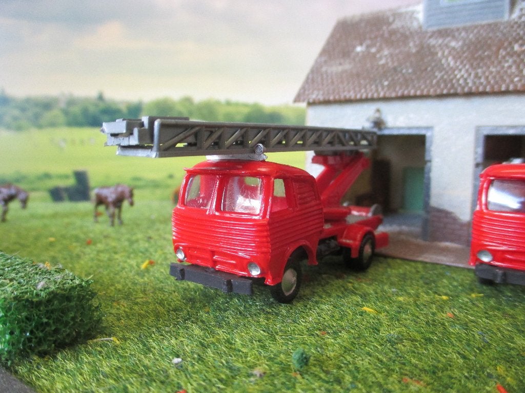 Pegaso Z-207 ladderwagen - EKO Brandweer, Hobby en Vrije tijd, Modelauto's | 1:87, Ophalen of Verzenden, Zo goed als nieuw, Bus of Vrachtwagen