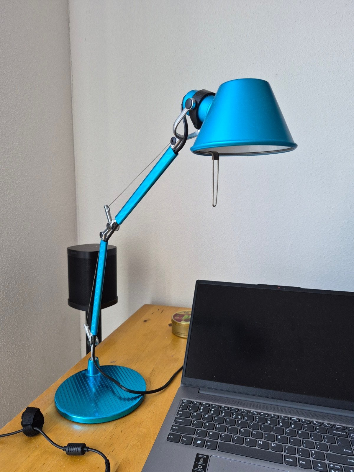 Artemide Tolomeo Micro Tafellamp - Blauw Design Klassieker, Huis en Inrichting, Lampen | Tafellampen, Bureaulamp, Gebruikt, Metaal