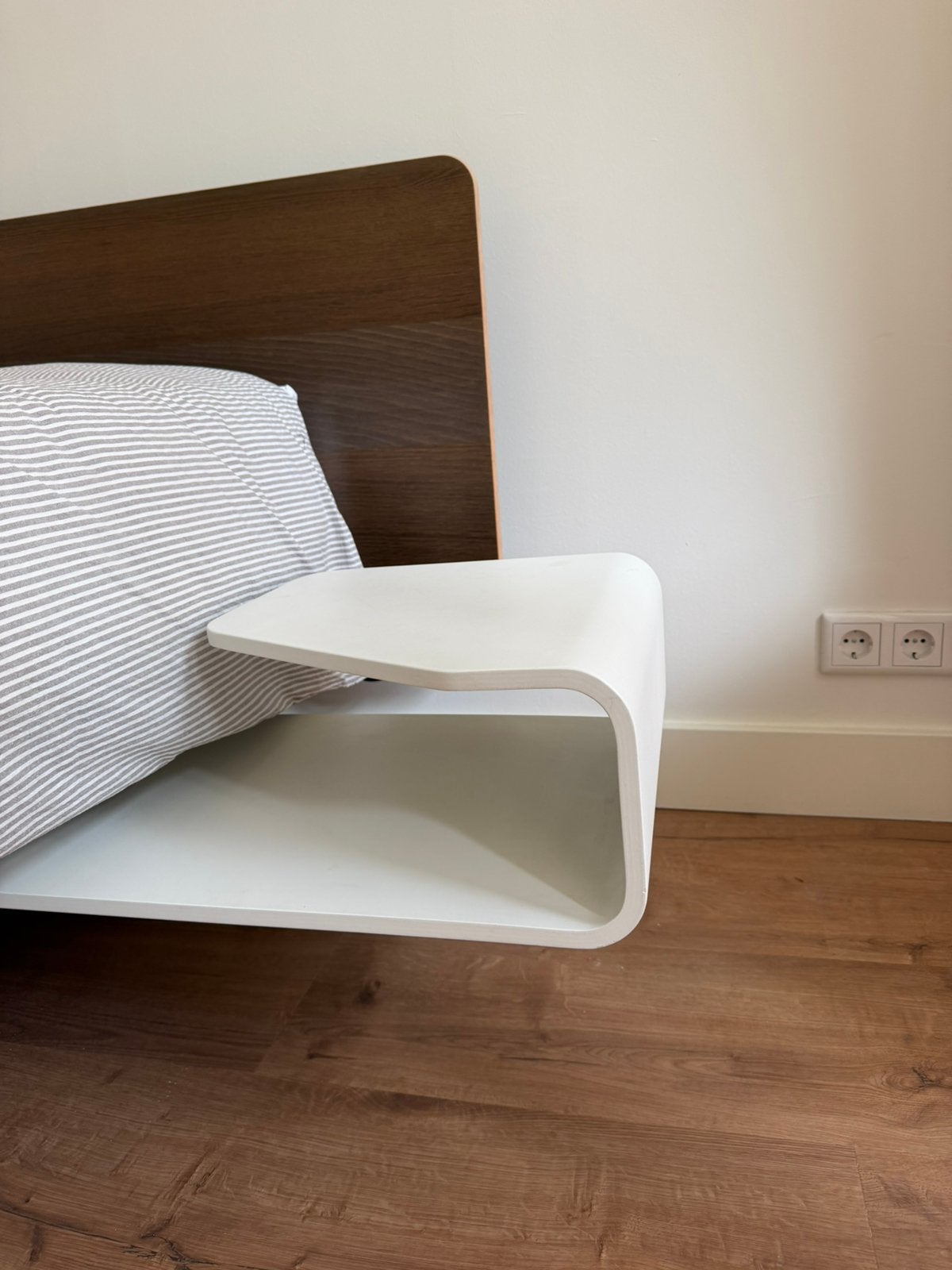 Auping bed tafeltje essentials links, Huis en Inrichting, Wit, Tweepersoons, Ophalen of Verzenden, Zo goed als nieuw