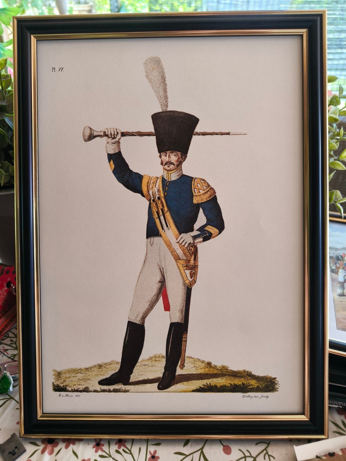 Antieke prent van een militair in uniform (P. 77), Antiek en Kunst, Kunst | Tekeningen en Foto's, Ophalen of Verzenden, Prent