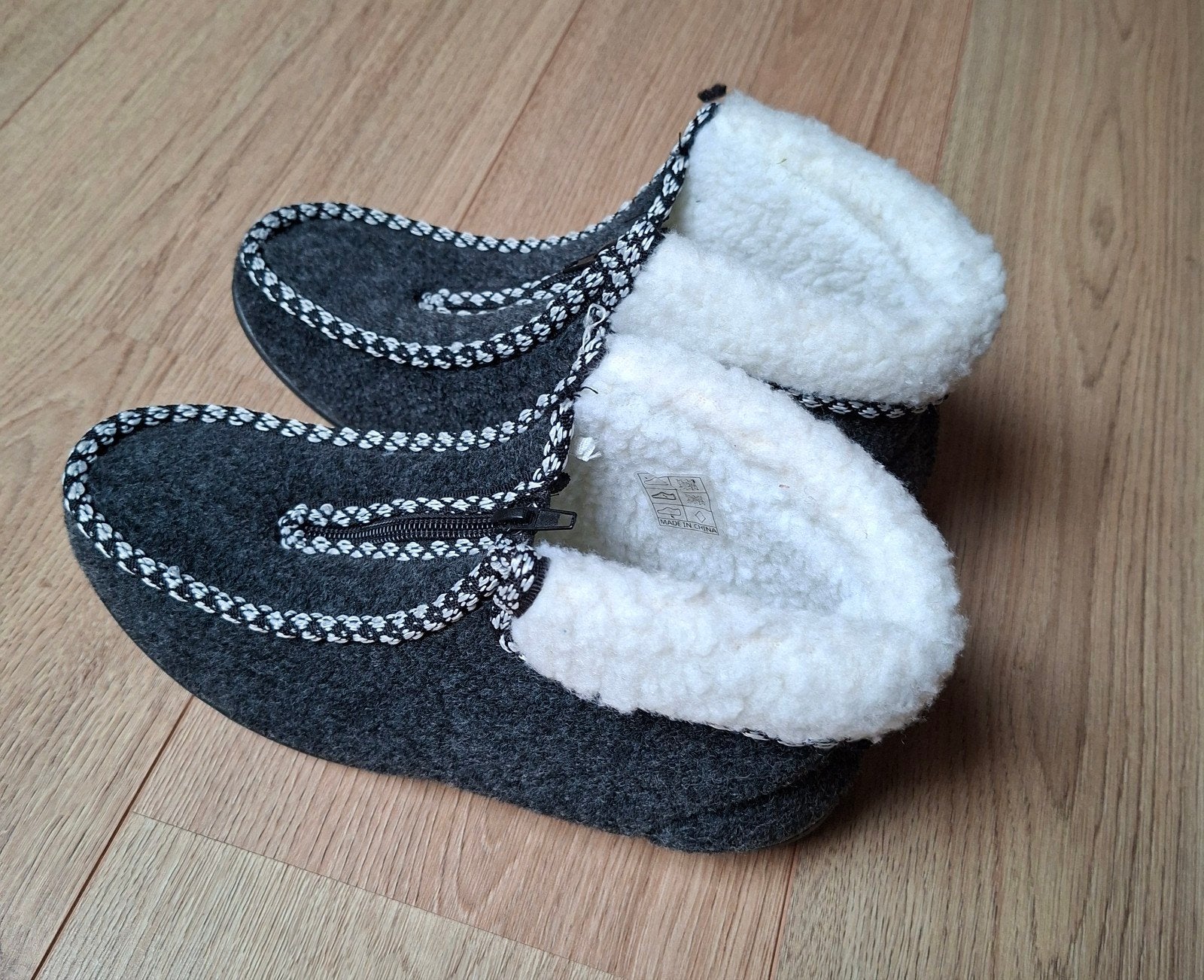 Nieuwe pantoffels maat 39, Ophalen of Verzenden, Nieuw, Pantoffels of Sloffen