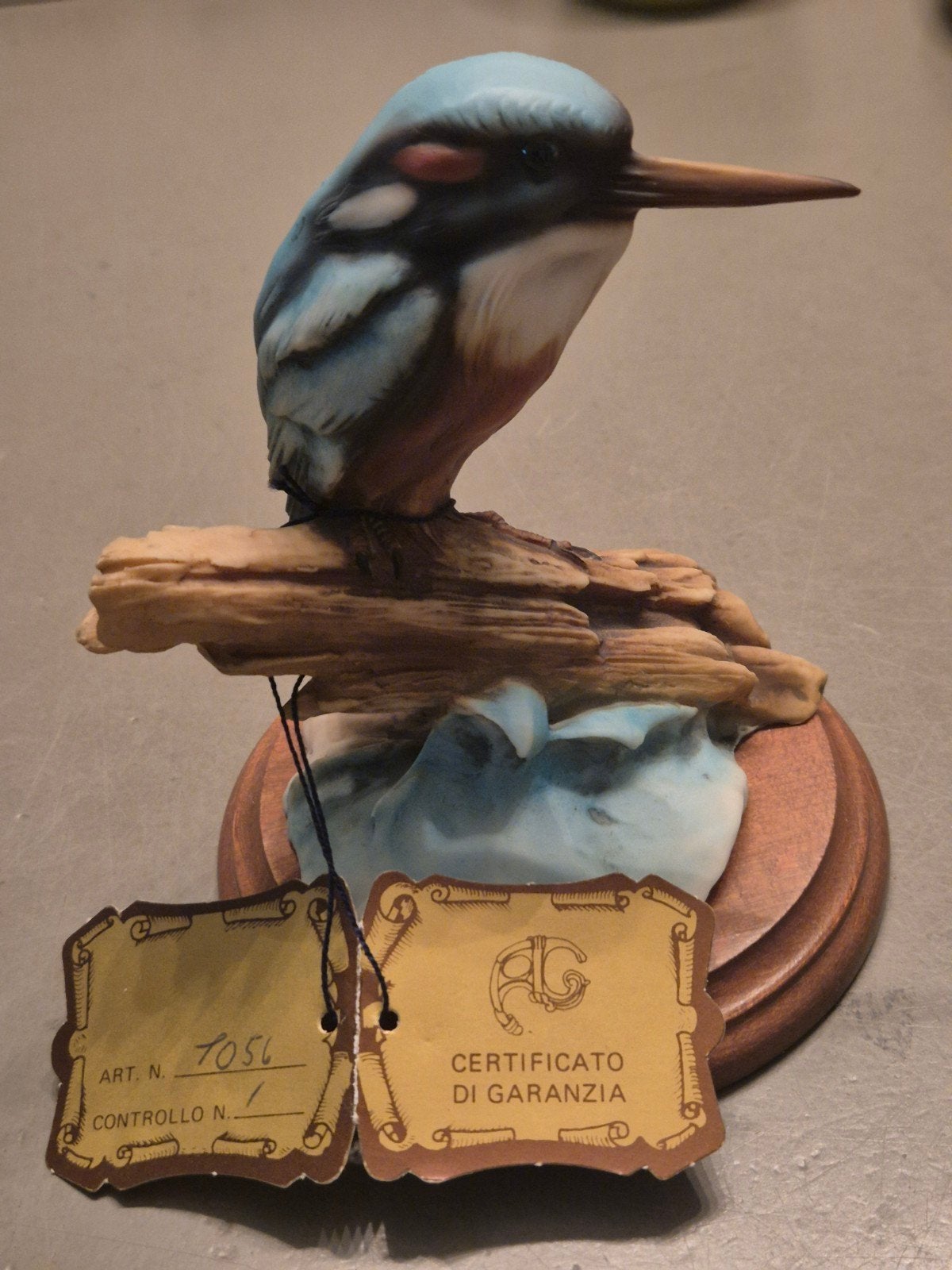 Prachtige Capodimonte IJsvogel beeldje op houten voet, Ophalen of Verzenden, Zo goed als nieuw, Dier