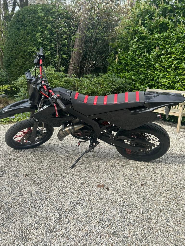 Derbi senda sm x treme 2008, Fietsen en Brommers, Brommers | Derbi, Ophalen, Maximaal 45 km/u, Zo goed als nieuw, 50 cc