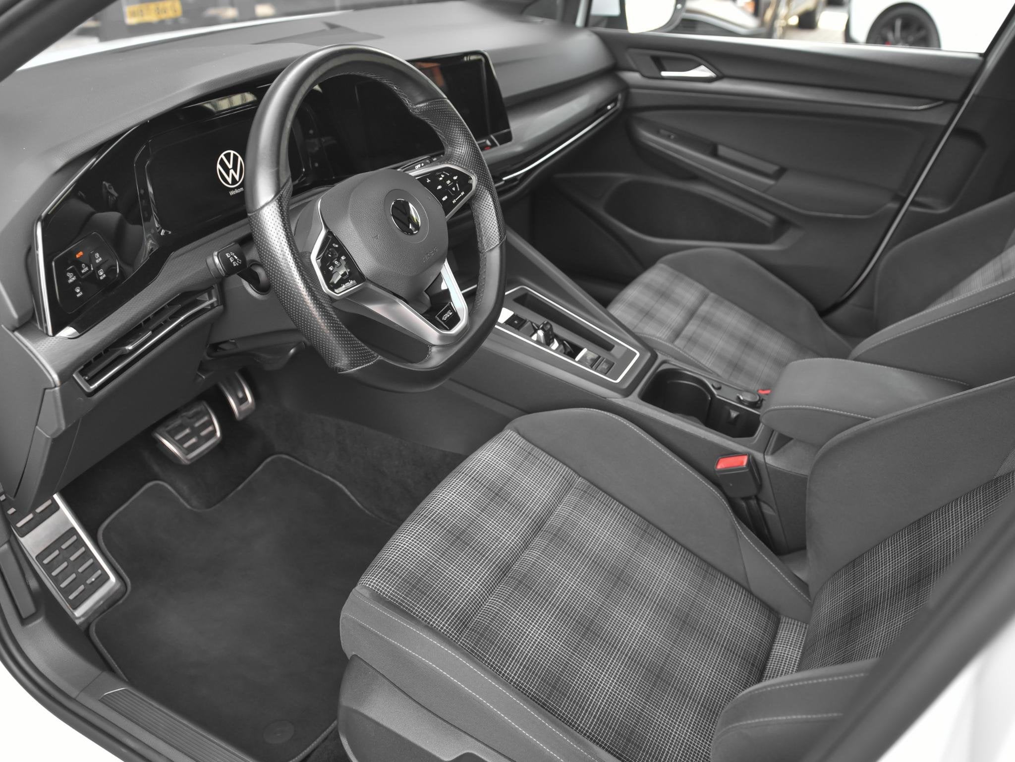 Volkswagen Golf 1.4 eHybrid GTE Navi Carplay ACC Virtual Coc, Euro 6, 4 cilinders, Wit, 1524 kg