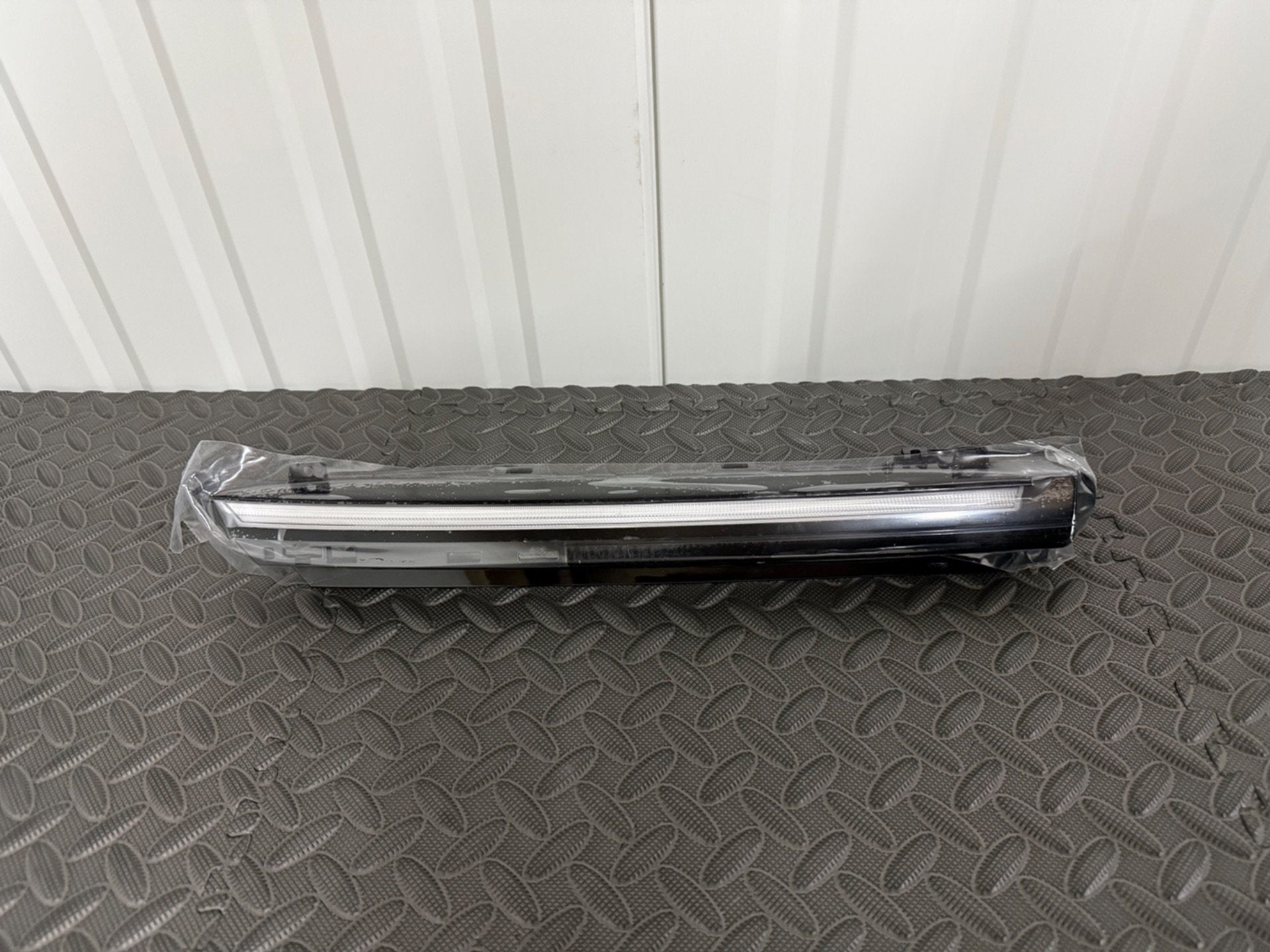 Nieuw Volkswagen Golf 8 Led grille lijst 5h0941654g orgineel, Auto-onderdelen, Volkswagen, Volkswagen AG, Nieuw, Vw@volkswagen.de