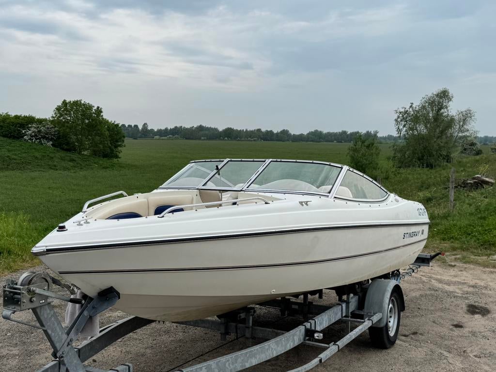 Stingray 185LS Speedboot met Kalfs trailer, Watersport en Boten, Speedboten, Ophalen, Binnenboordmotor, 120 tot 200 pk, Zo goed als nieuw