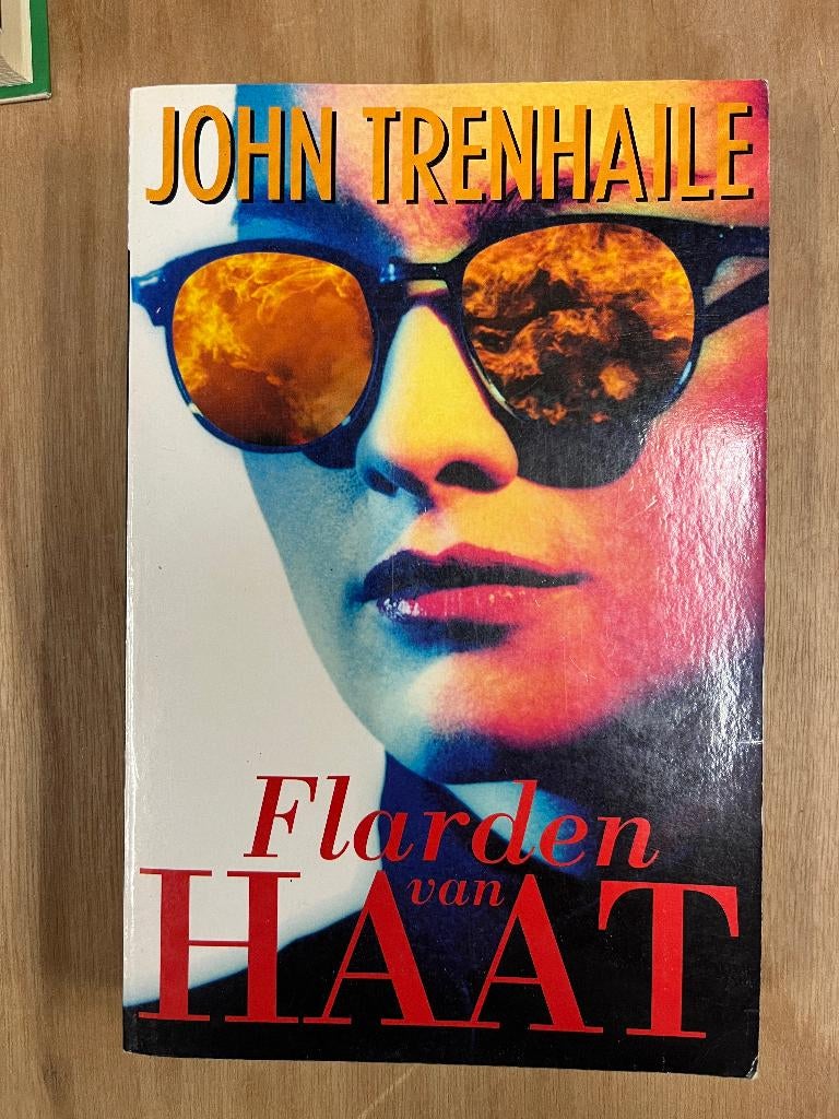 boek:  Flarden van haat, John Trenhaile, Ophalen of Verzenden, Zo goed als nieuw, John Trenhaile, Europa overig