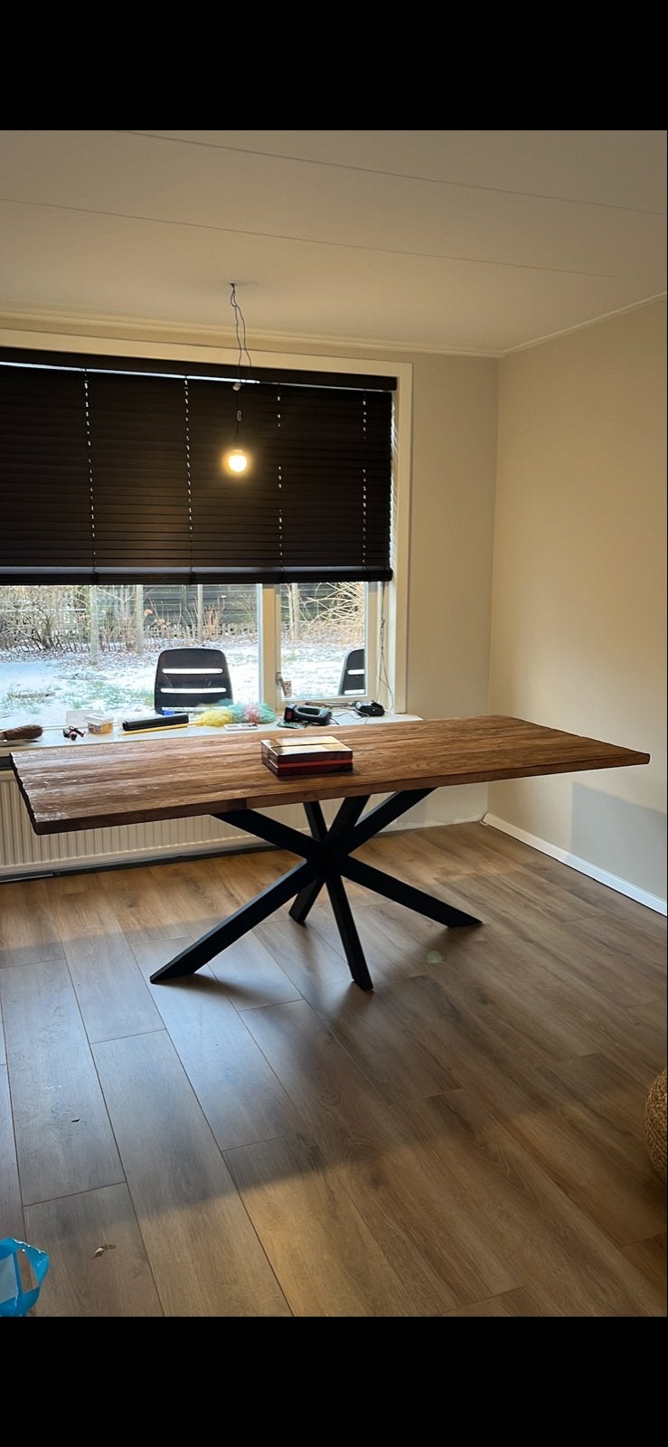 Eettafel met metalen spinpoot - Zo goed als nieuw, Huis en Inrichting, Ophalen, Teakhout, 200 cm of meer, 50 tot 100 cm