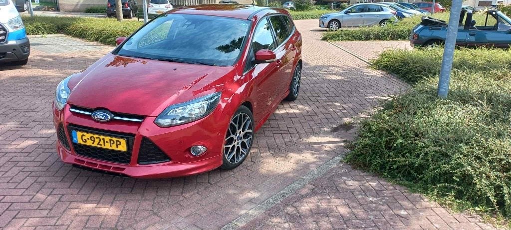 Ford Focus 2.0 Tdci ST-LINE 163pk 2014 Rood, Auto's, Ford, Euro 5, Leder en Stof, 163 pk, 1500 kg