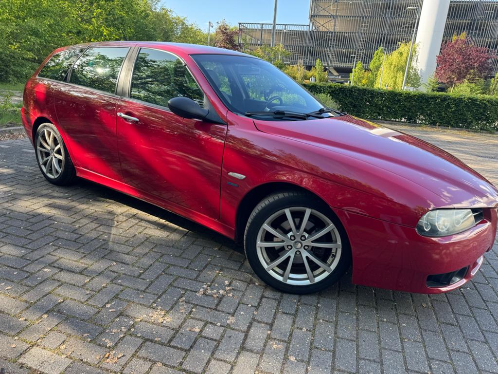 Alfa Romeo 156 1.8 Twin Spark Sportwagon 2005 Rood, Auto's, Alfa Romeo, Voorwielaandrijving, Zwart, 4 cilinders, 1290 kg