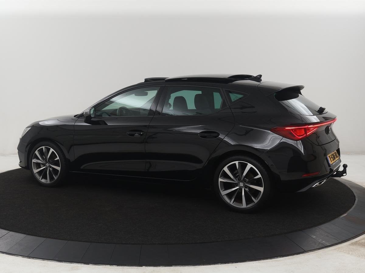 SEAT Leon 1.5 eTSI FR Business Intense | Panoramadak | Leder, Stof, 4 cilinders, Leon, Zwart
