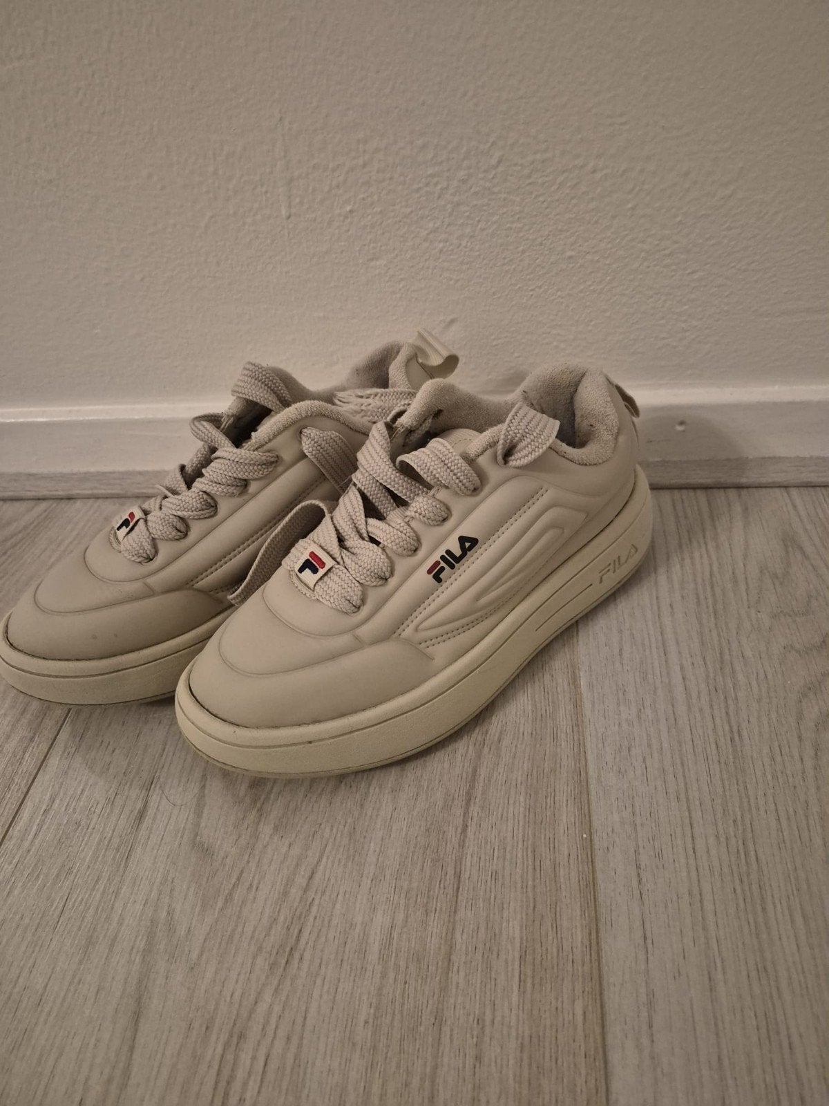 Fila sneakers - Crème kleurige sneakers, Overige kleuren, Ophalen of Verzenden, Sneakers of Gympen, Fila