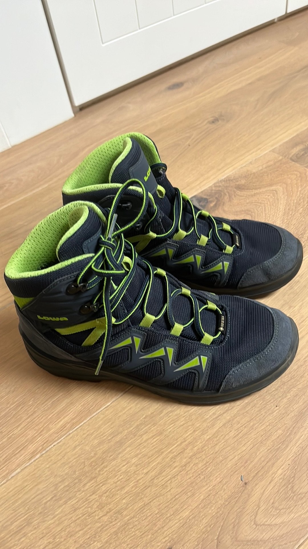 Lowa Innox Pro GTX mid junior mt 38, Ophalen of Verzenden, Zo goed als nieuw, Schoenen