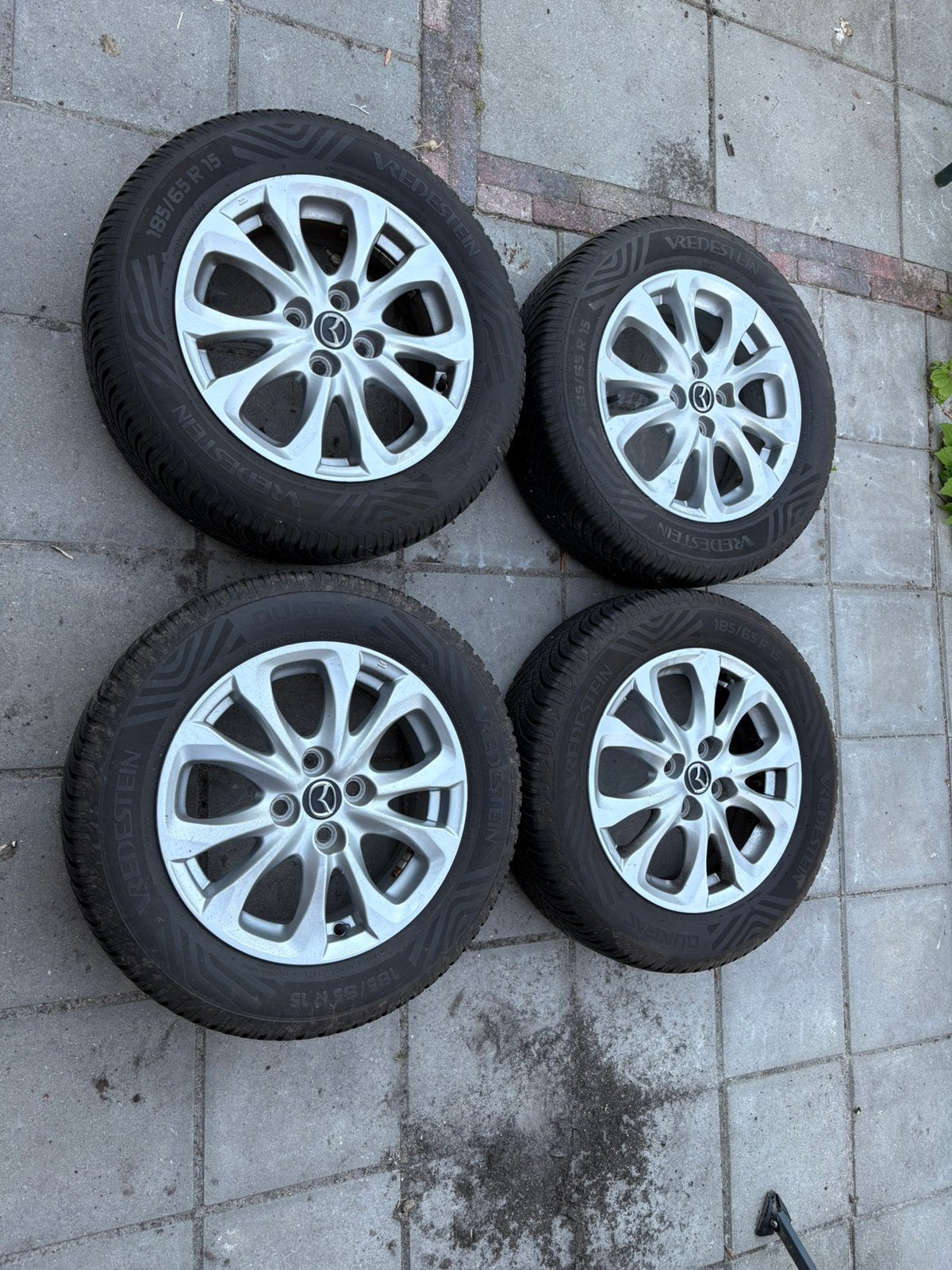 Originele Mazda 2 Velgen met Vredestein All Season Banden, Ophalen, Gebruikt