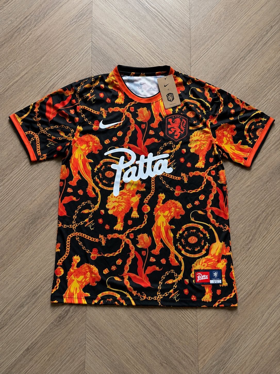 Nederland Patta Pre-Match Shirt Oranje Leeuwen M Nieuw, Maat 48/50 (M), Zwart, Nieuw, Ophalen of Verzenden