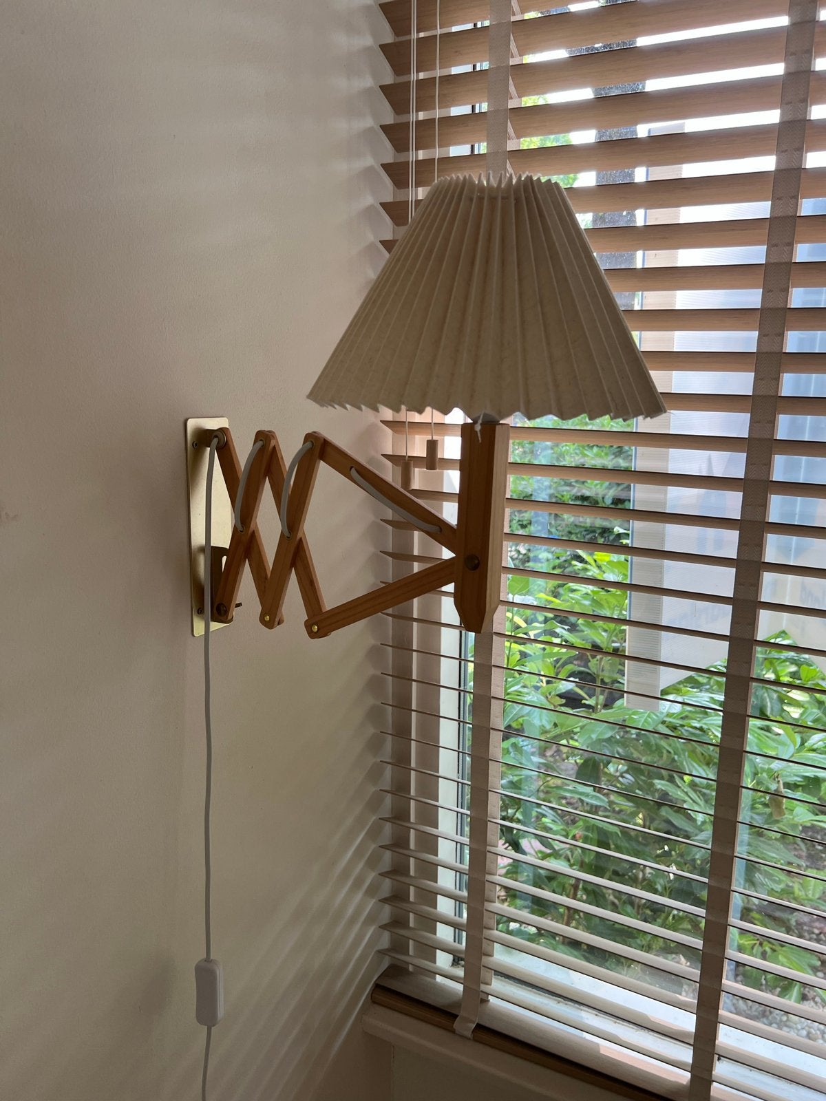 Uitschuifbare wandlamp met plissé kap, Met snoer/stekker, Zo goed als nieuw, Overige merken, Wandlamp