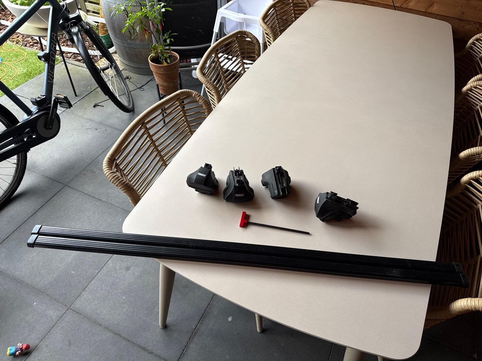 Thule Squarebar dakdragers 127cm met voeten voor open reling, Ophalen, Gebruikt