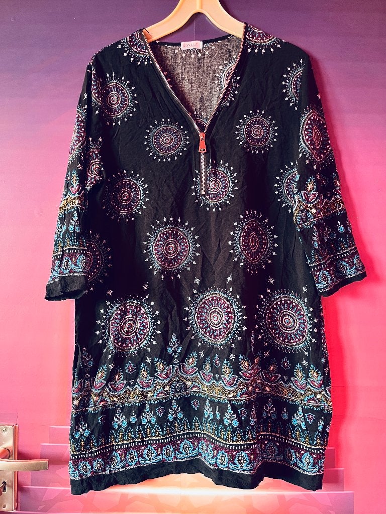 Nieuwe leuke tuniek met motieven maat 44 met rits nu 19,99€, Kleding | Dames, Overige kleuren, Maat 42/44 (L), Nieuw, Ophalen of Verzenden