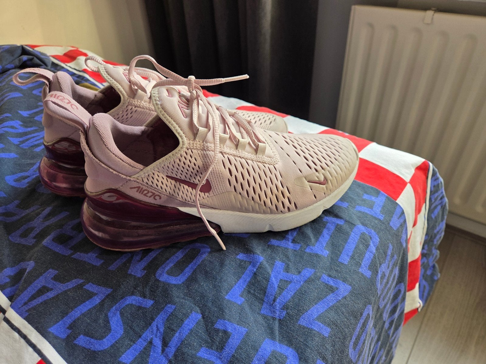 Gedragen Nike Air Max 270 - Roze, Ophalen, Sneakers of Gympen, Roze, Gedragen
