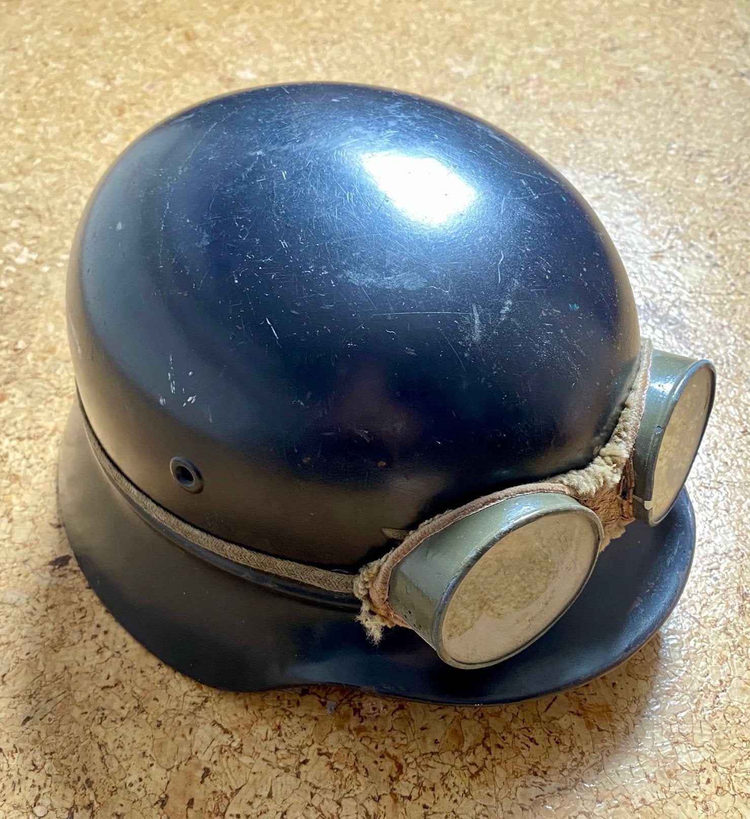 Duitse helm WO2, Verzamelen, Militaria | Algemeen, Ophalen of Verzenden, Landmacht, Duitsland, Helm of Baret
