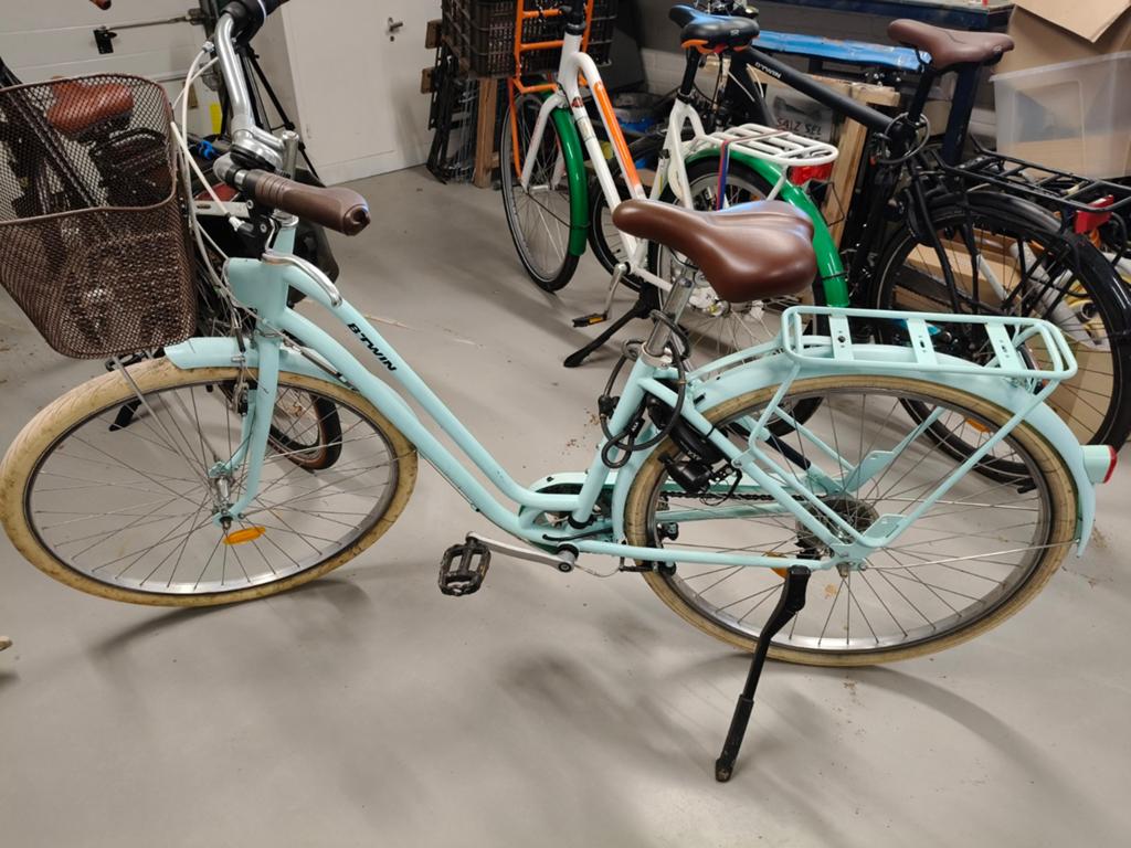 Btwin stadsfiets met mand en bagagedrager - Lichtblauw, Velgrem, 50 tot 53 cm, Ophalen, Overige merken