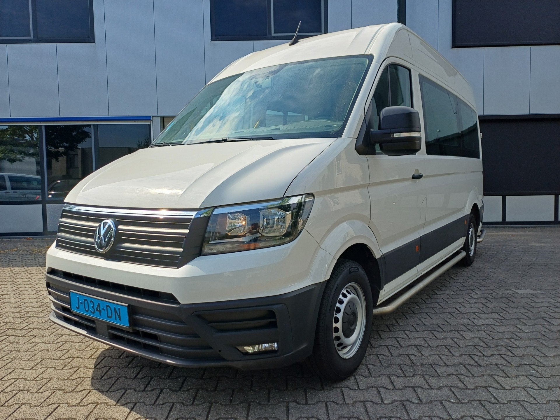 Volkswagen CRAFTER 2.0 TDI 140PK EURO6 ROLSTOELBUS/LIFT/9PER, Gebruikt, 241 €/maand, Wit, 14 km/l